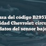 Causa del código B2957 en seguridad Chevrolet: circuito de datos del sensor bajo